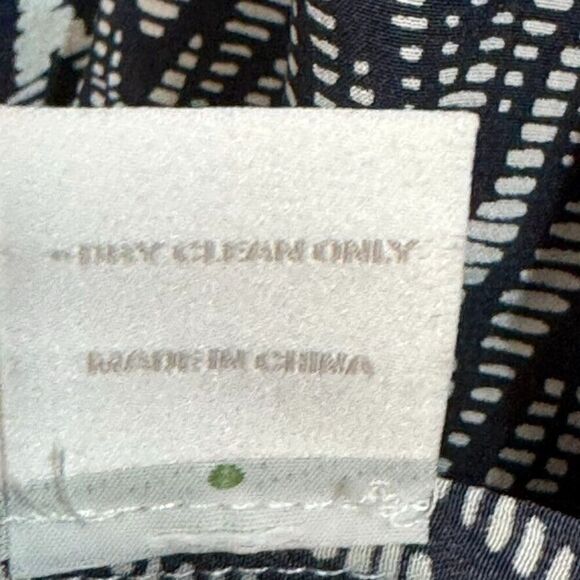 Ellie Kai Blue White Pattern Silk Long Sleeve Blouse Size 10 - Picture 6 of 7